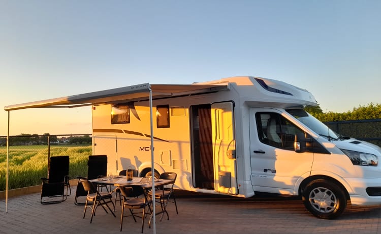 5p Ford semi-integrated from 2022 mc louis