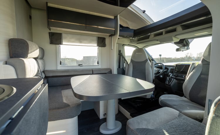 Chausson-1 – Prachtige royale camper met automaat en fantastische indeling