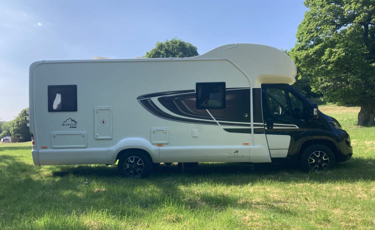 Swift 486 – Camper Swift 486, camper da 6 posti letto con portabiciclette