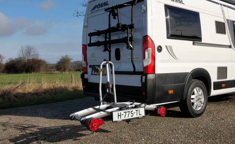 Camping-car de luxe Pössl 640 avec lits de longueur