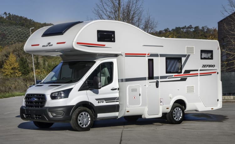 6 berth Roller Team Zafiro 675 Motorhome