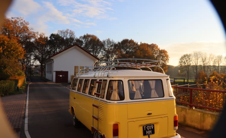 John Lemon – 6p Volkswagen bus uit 1984