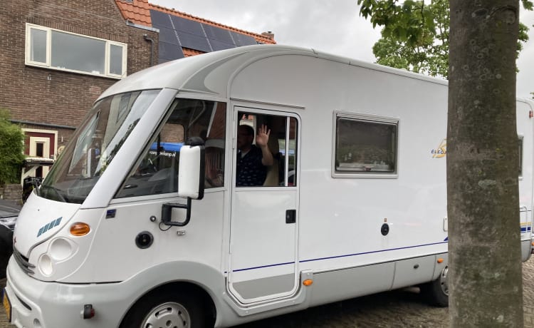 Onze ruime en lichte 4 p Bürstner integraal camper