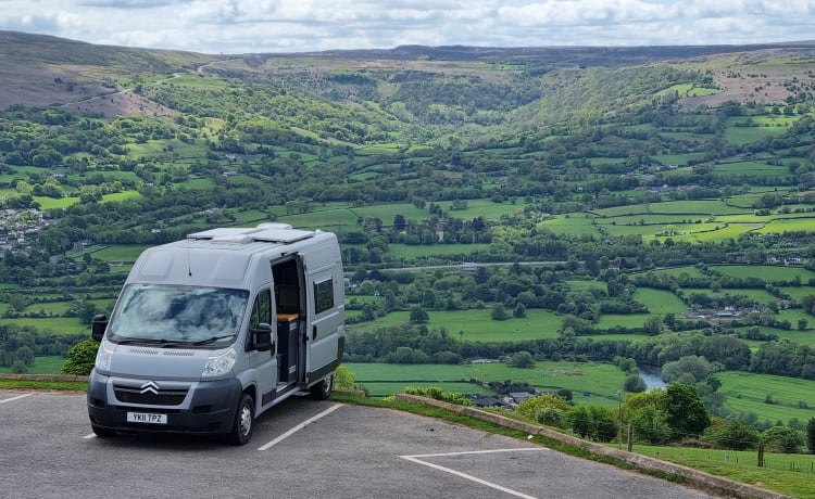 Graham – Superbe camping-car hors réseau