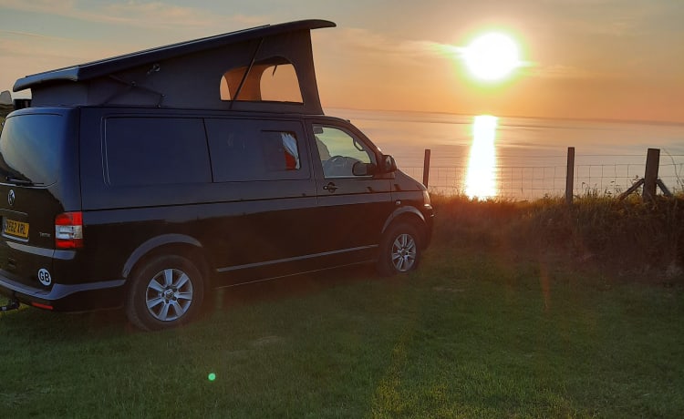 Mooie 4-persoons campervan VW T5.1 - avontuur wacht!