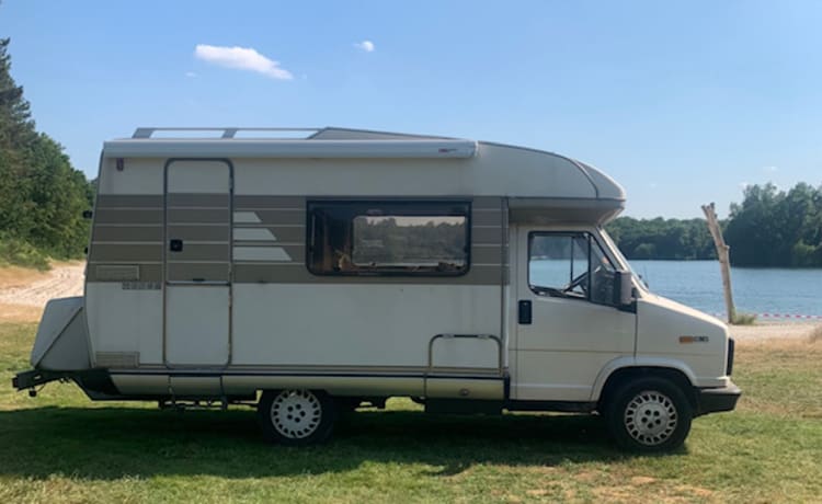 Cato – Complete Hymer camper met veel ruimte! (goed onderhouden)