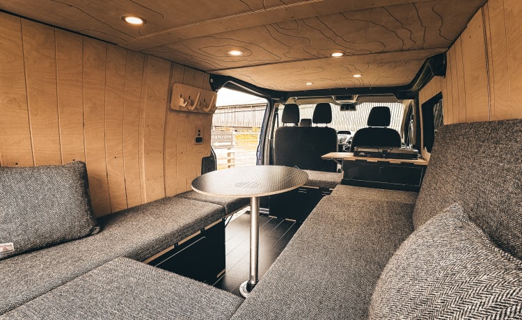 Transit Custom LWB - Cuisinez à l'intérieur ou à l'extérieur, espace de travail de cuisine coulissant !