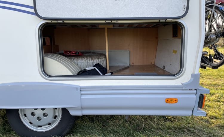 très beau camping-car compact pour 4 personnes