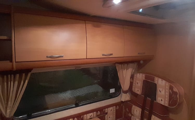 6 berth Swift semi-integrated from 2004