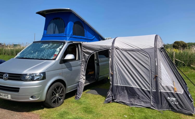 Hayes – LWB 4 Berth VW Transporter with 'king size' bed & pop top