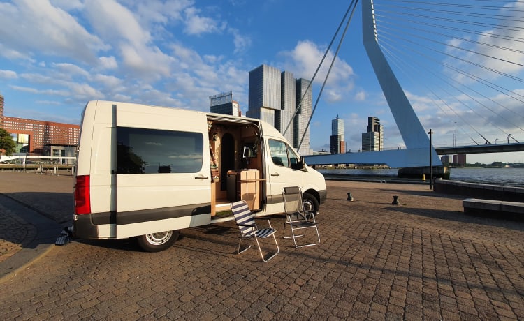 Bus Camper VW Crafter netzunabhängig 3 Personen