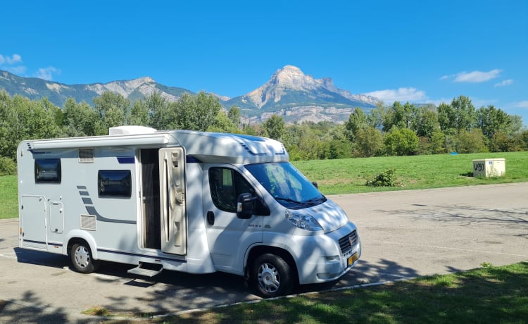 Camper semi-integrato completo 3p