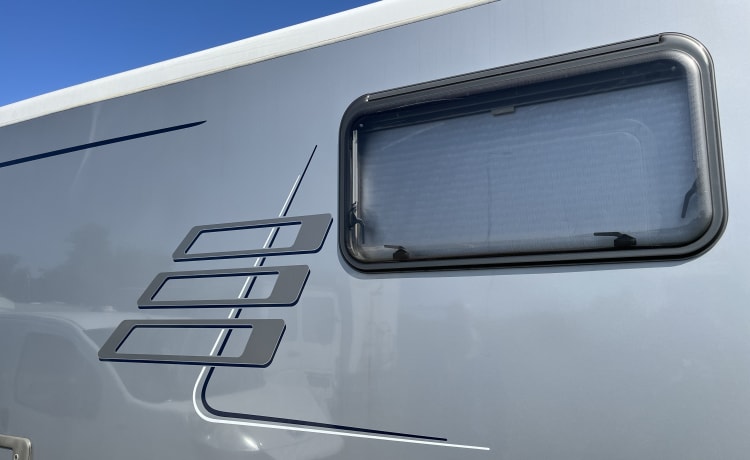 Narrow Hymer, practical and very complete