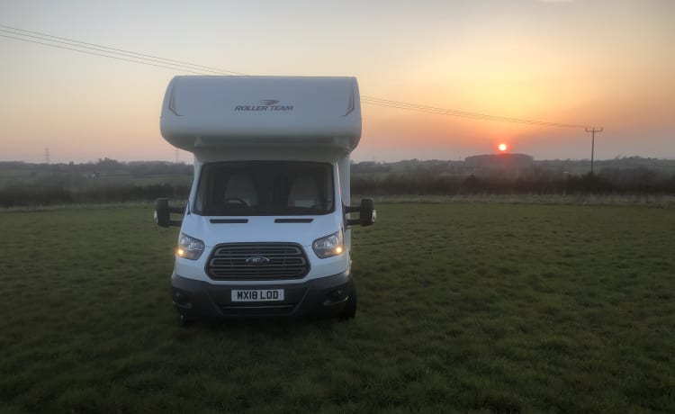 Rosie Rainbow  – Wohnmobil mit 6 Schlafplätzen