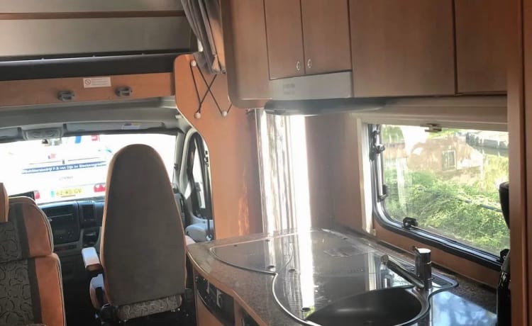 Beautiful, spacious camper with heating and air conditioning