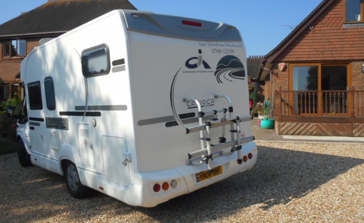 EASY 8 MOTORHOME HIRE JUST TURN UP AND GO