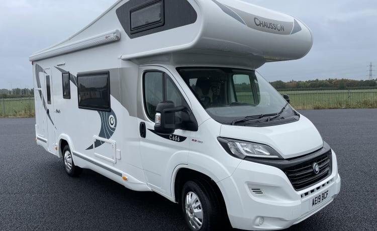 Cara – Camping-car de luxe Chausson 7 naissance