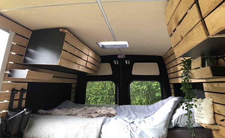 Kai – Il robusto camper Volkswagen Crafter Bus fuori rete