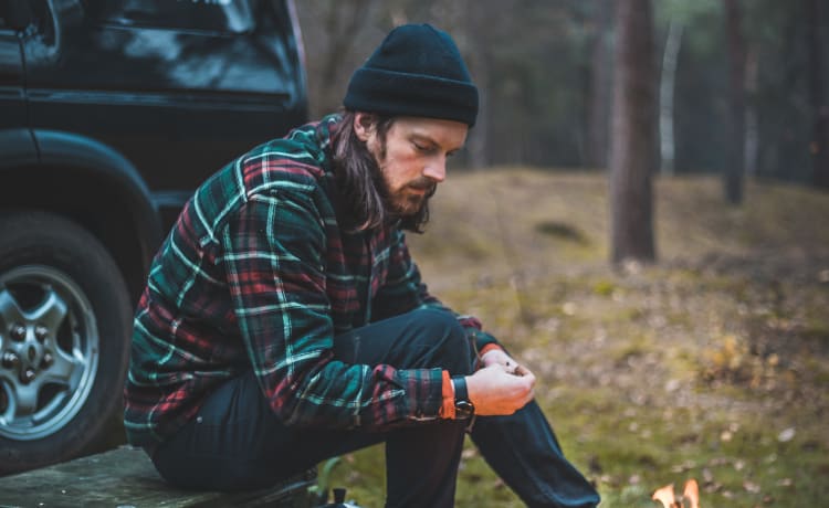 Freely – Land Rover + spacious roof tent