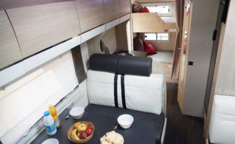 Camping-Car Capucine 5 places, avec climatiseur cellule.