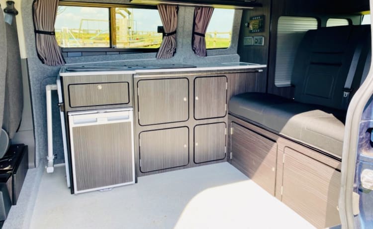 Three bridges campervan hire – Ford transit custom 4 persoons campervan