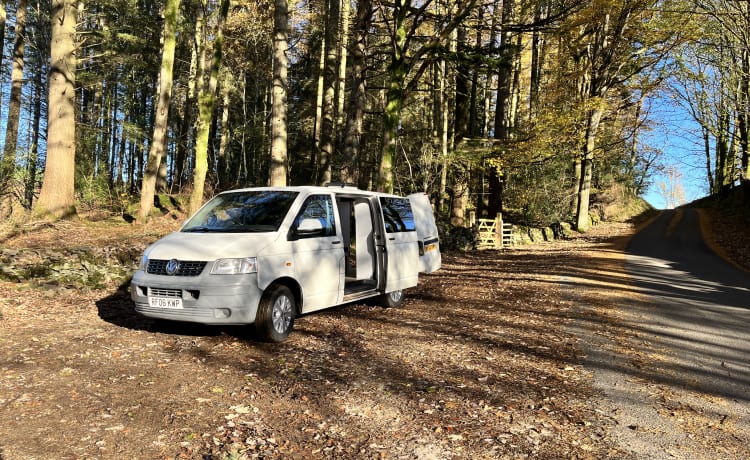 Camping-car Volkswagen Transporter T5 à 2 places récemment converti