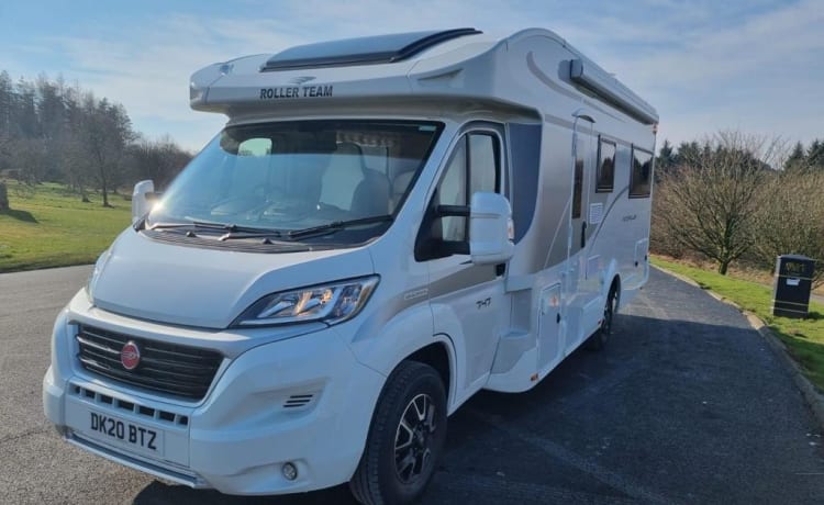 Eddie – Luxurious 6 berth RollerTeam Motorhome.