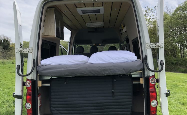 Blanco – 2 berth Volkswagen campervan from 2015