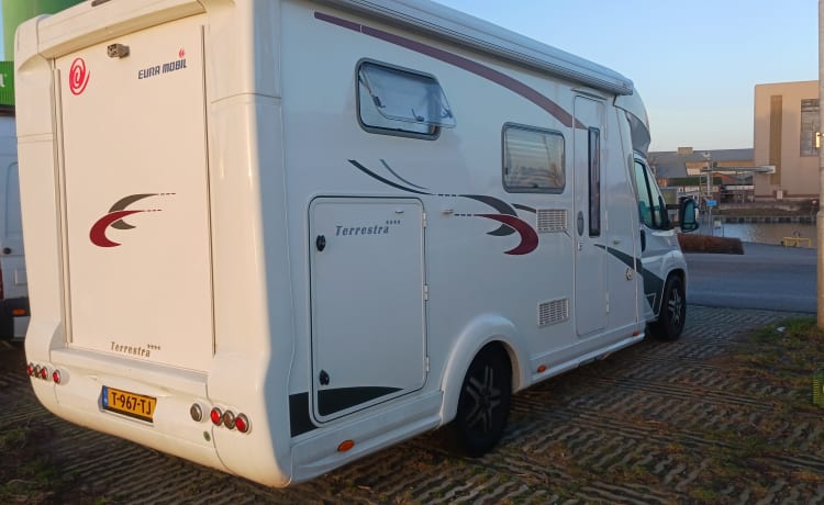 Very comfortable 3 p camper Eura Mobil