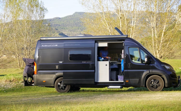 Tourne 6.4 – Camping-car Bus neuf à louer Peugeot Boxer