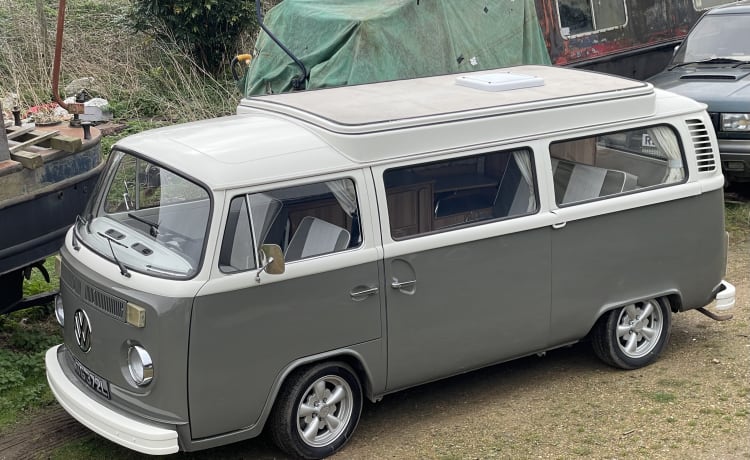 Dotty  – 2 berth Volkswagen campervan from 1972