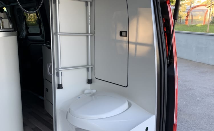 SAM – New 5-seater van with integrated toilet