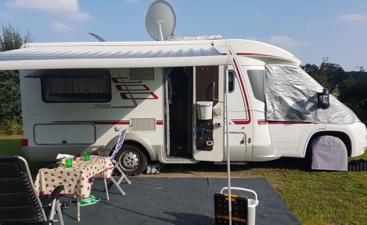 Kievit – 2p Hymer semi-integrated uit 2010 (met ruimte voor 3e persoon)