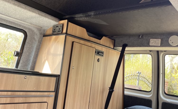 Volkswagen camper met 4 slaapplaatsen uit 2008