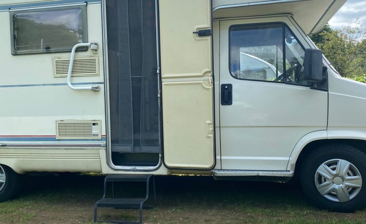 Camping-car spacieux 5 personnes avec 3 porte-vélos