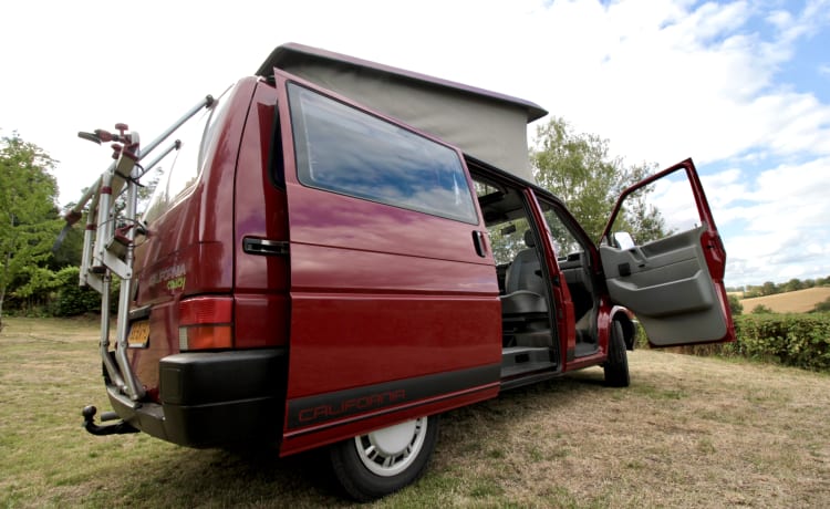 Bus VW T4 California robuste, prêt pour l'aventure !