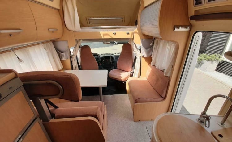 Camper 5 – Camper 5 - Fiat Ducato - Der ideale Familiencamper mit 2 Etagenbetten.