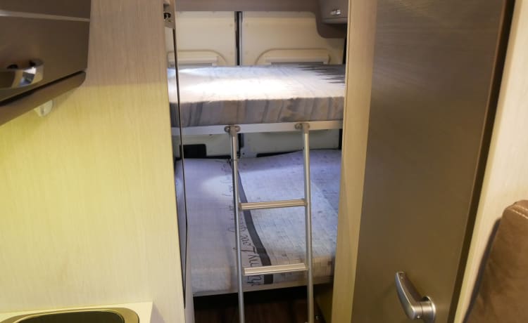 Chausson4, 4 slaap- 4 zitplaatsen, Stapelbed!