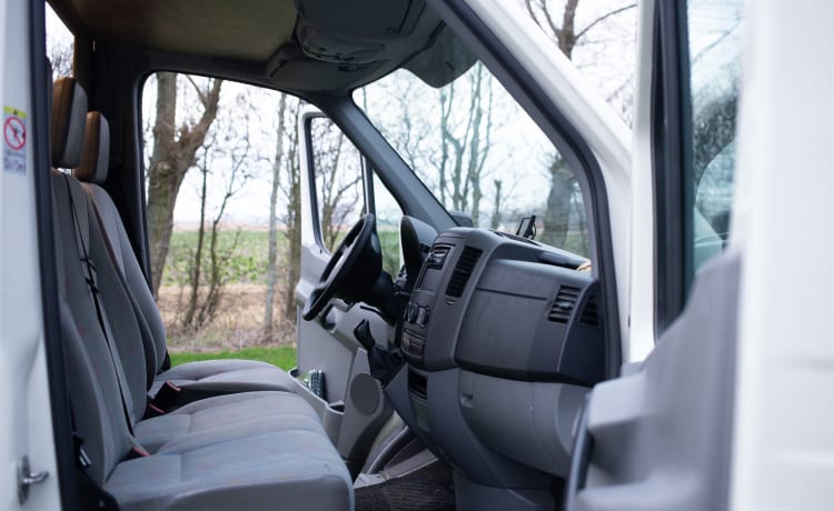 Camper Pioneer – Go on an adventure with our camper van Camper Pioneer