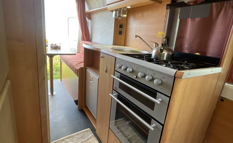 Citroën Relay 2 Camper 2012 équipé d'une douche et de toilettes à bord