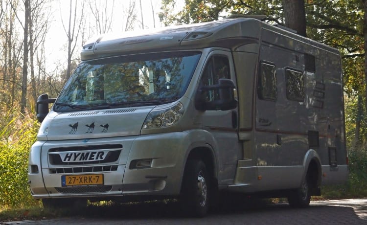 With this sporty camper the journey is the goal.