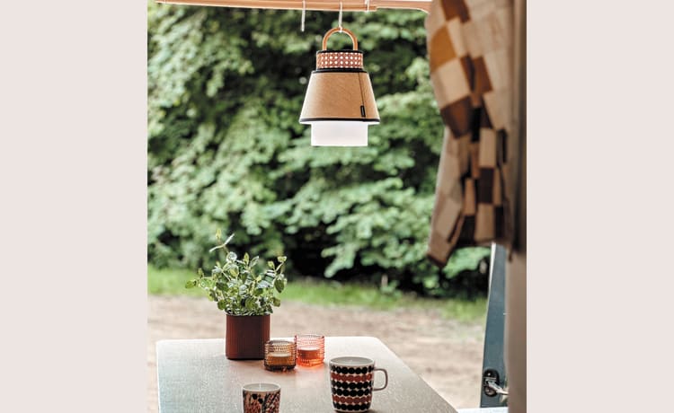 CLAY & GRACE - home away from home – 2-Personen-Knaus-Buscamper von 2019 – mit besonderem Design