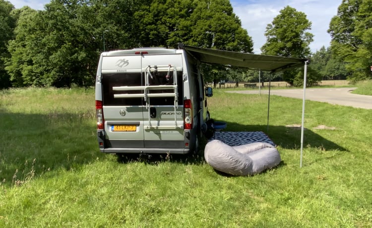 Complete and practical bus camper for your next road trip