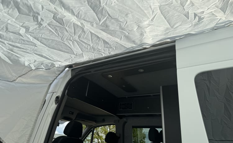 Mr Adventure  – Mercedes-Benz Adventure Van con 2 posti letto