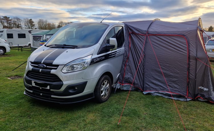 2 berth Ford custom campervan + extra 2 can sleep in awning