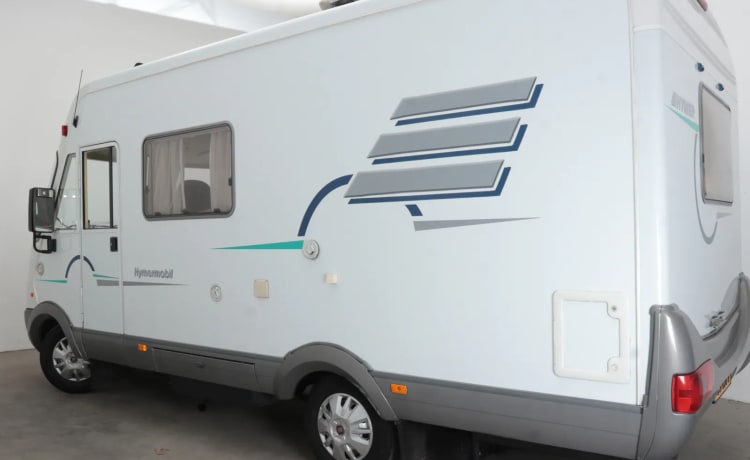 Hymer vast bed – Luxury entrance Hymer B574