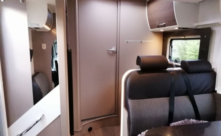 te huur mooie nieuwe intregaal motorhome