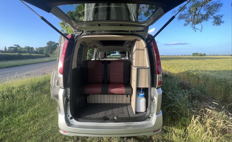 Micro camper – Nissan Serena mit 2 Schlafplätzen