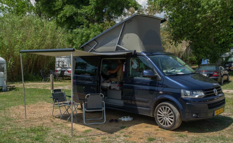 4p Volkswagen bus uit 2013