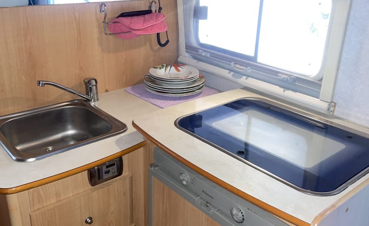 Patrizia – Fully equipped camper